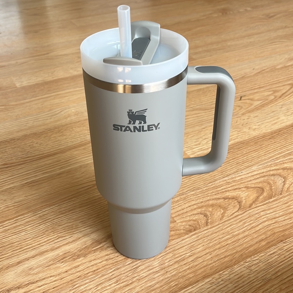 Stanley Quencher H2.0 Flowstate Tumbler 40 oz in Flint, Used